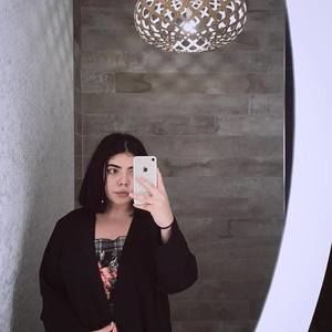 Meet your Posher, Luna